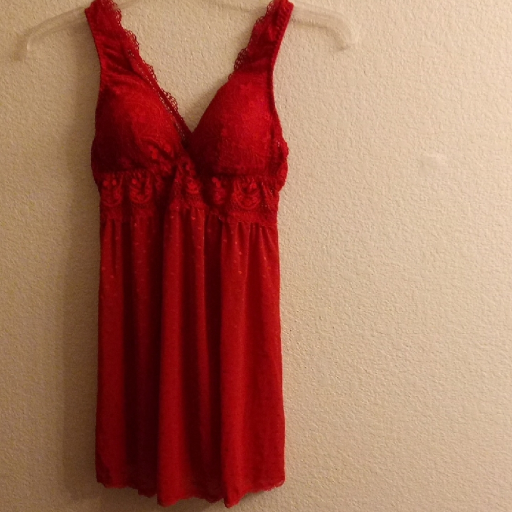 NEW 2 Piece Size M  Elegant Red Lace Lingerie B3?
